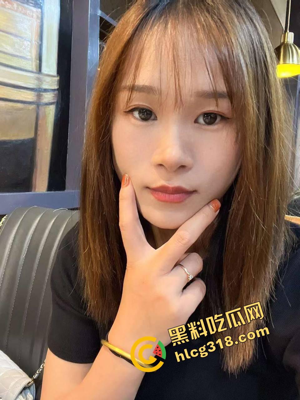 假鸡巴摄像头直击嫩穴深处,第一人称狂操白虎骚逼,窥阴器扒开照得一清二楚,骚汁淹到摄像头都起雾!