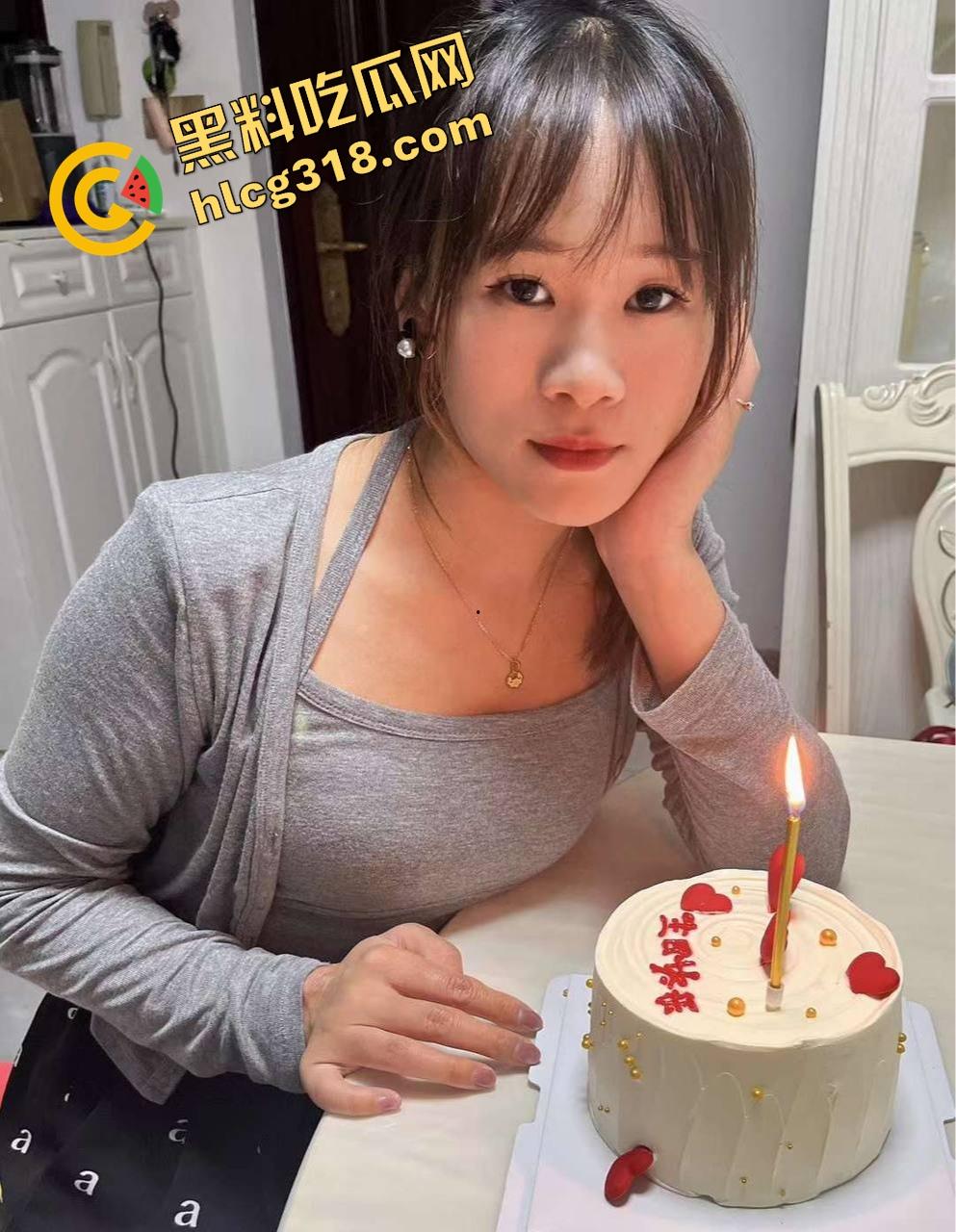 假鸡巴摄像头直击嫩穴深处,第一人称狂操白虎骚逼,窥阴器扒开照得一清二楚,骚汁淹到摄像头都起雾!