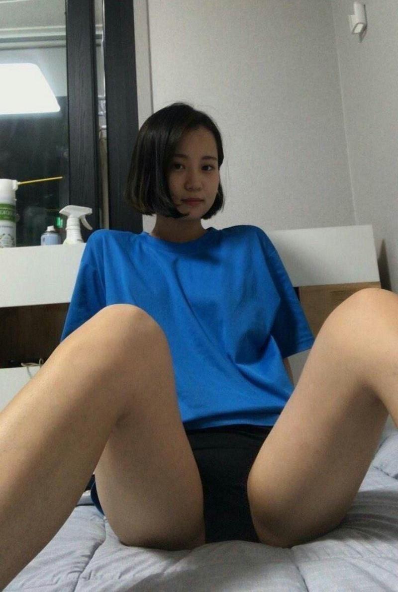 广州理工大学大二短发母狗【李梦伊】遭渣男PUA 脸穴同框视频曝光,反差感爆棚!