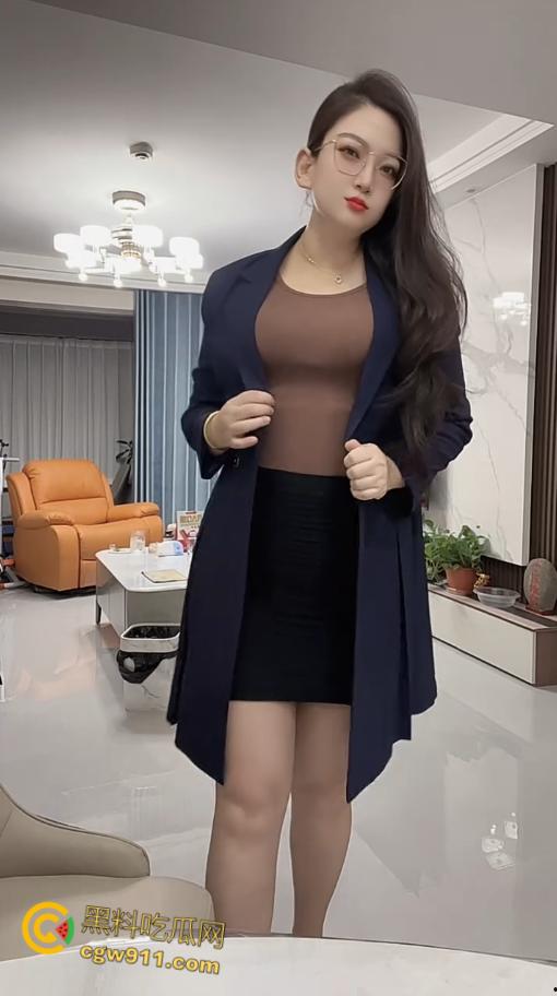 抖音熟女母狗【王秘书呀】,想尽办法勾引男人,巨乳翘臀抠逼自慰,全自动口活干炮一条龙,黑丝翘臀被疯狂打桩 !