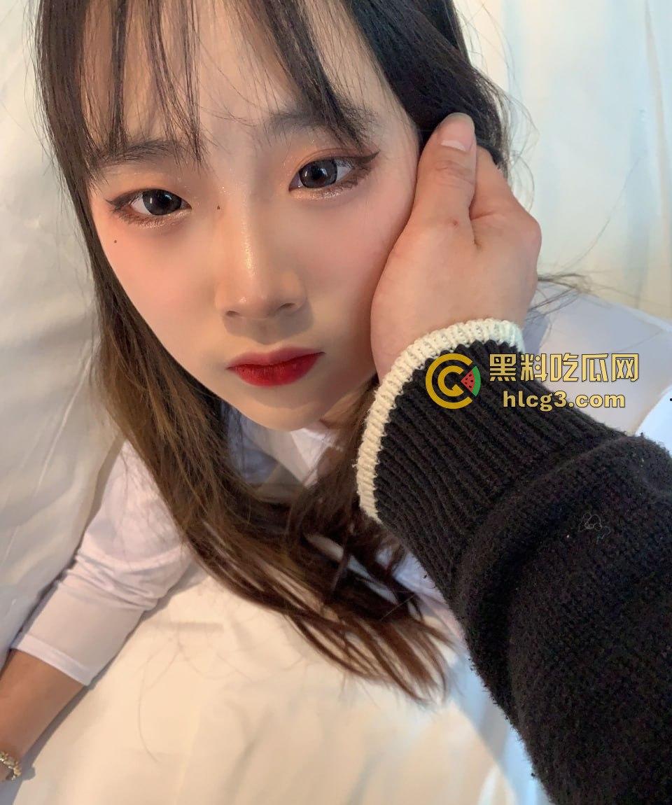 瓜友自曝:七夕惊艳体验!清纯重庆大二学妹约炮实录,抠逼时的无辜眼神,粉嫩乳房让人欲罢不能!