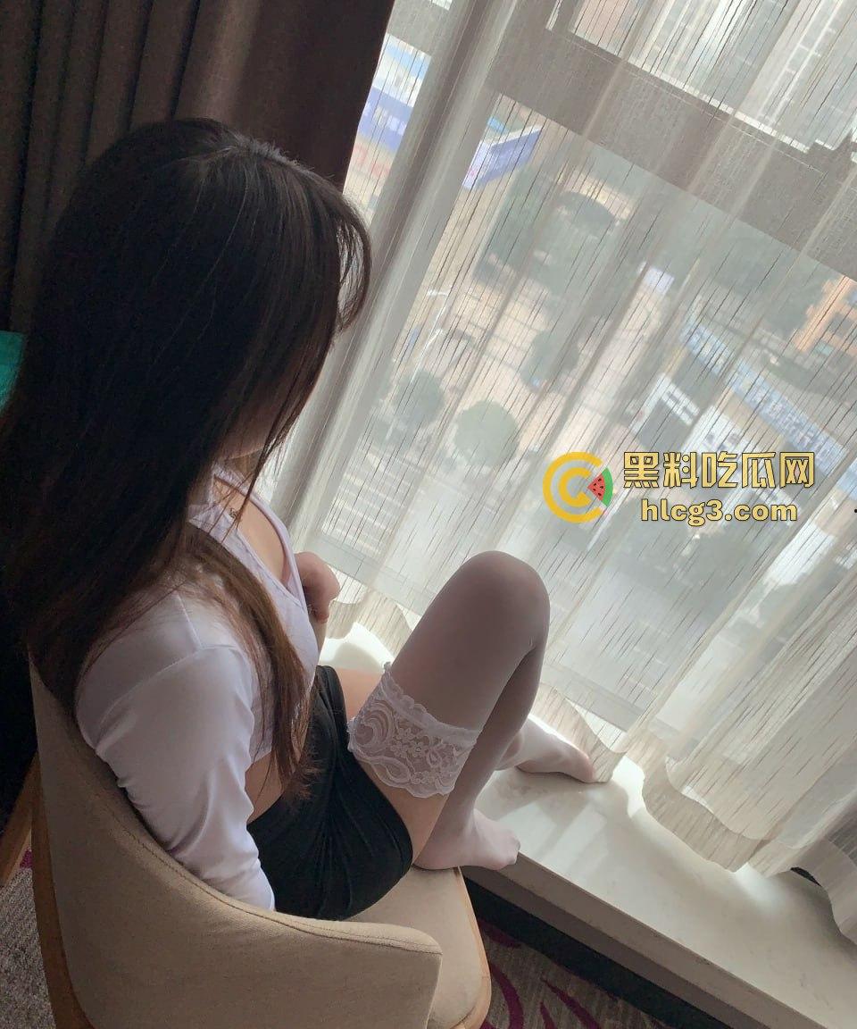 瓜友自曝:七夕惊艳体验!清纯重庆大二学妹约炮实录,抠逼时的无辜眼神,粉嫩乳房让人欲罢不能!