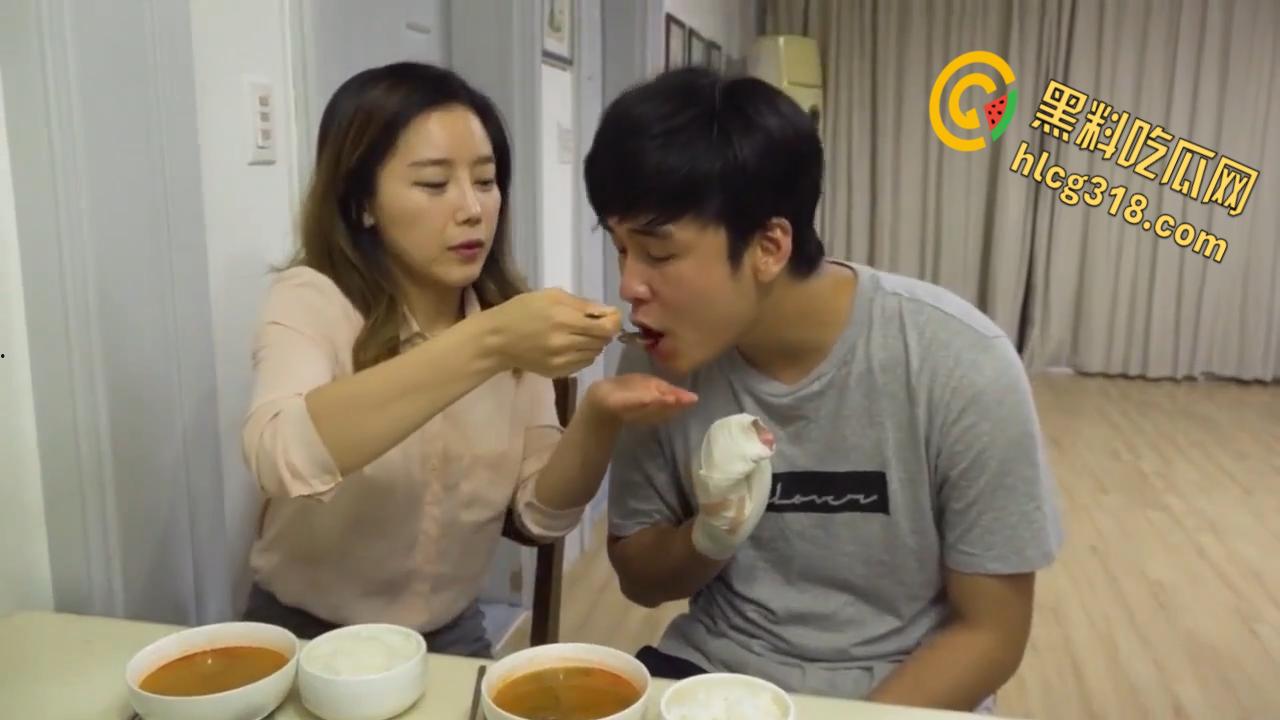 韩国激情乱伦三级片《坏小姨》,小姨性感美乳挑逗,男主父子双双沦陷在她的巨乳下!