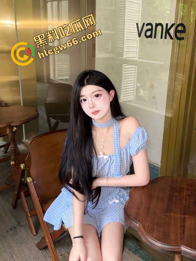 炮机抽疯了，樱花骚妹被前后双穴爆插，阴蒂震烂潮喷成河，菊花抽得哭爹喊娘！