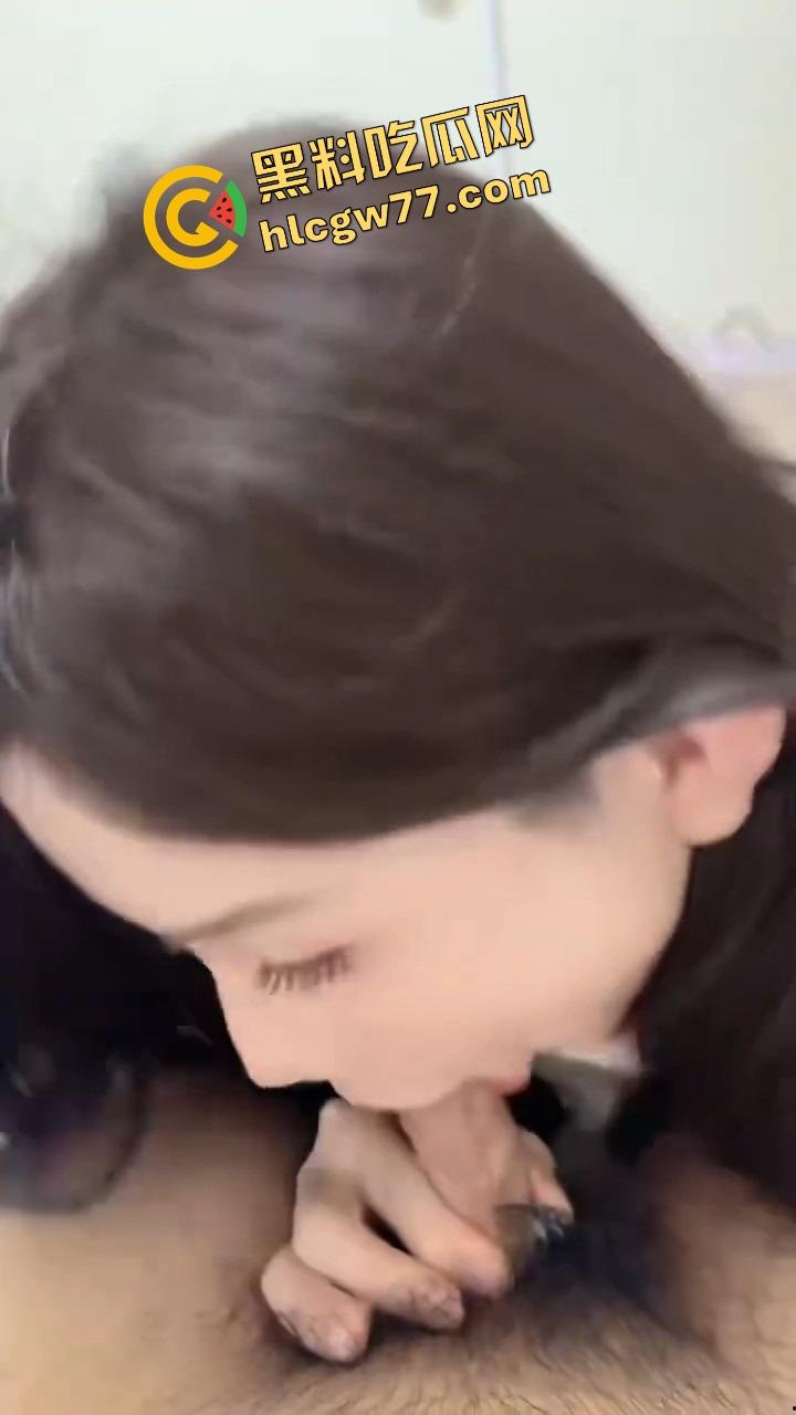 好看的TS就是狠,勾引直男回家龟头责上头,口一含射精带尿双管齐下,喷了个正着!