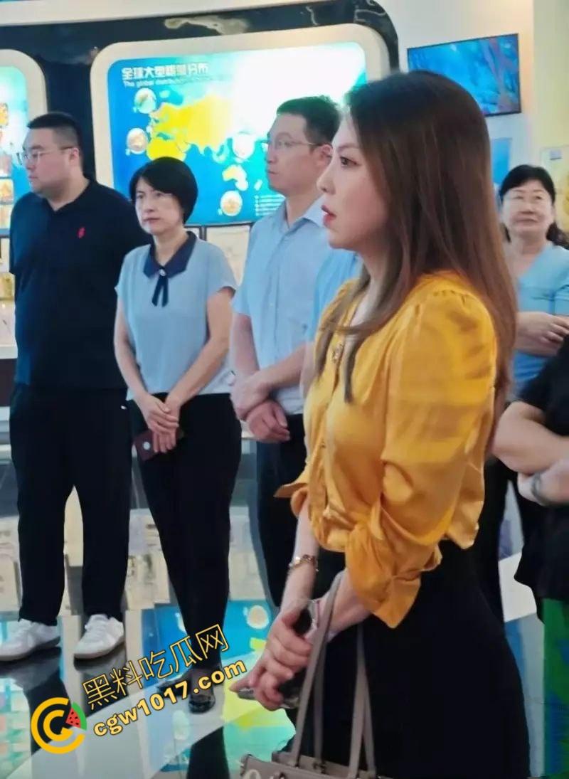 青岛未来盛世管理公司内幕大曝光:女经理【杨琨】色诱商政两界,裸照换资源,陪睡领导,私生活淫荡惊四座!