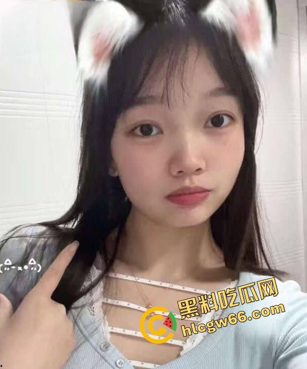 商丘职院清纯校花『孙秋雨』私下偷约炮被干成狗，后入视频流出骚到全网爆炸！