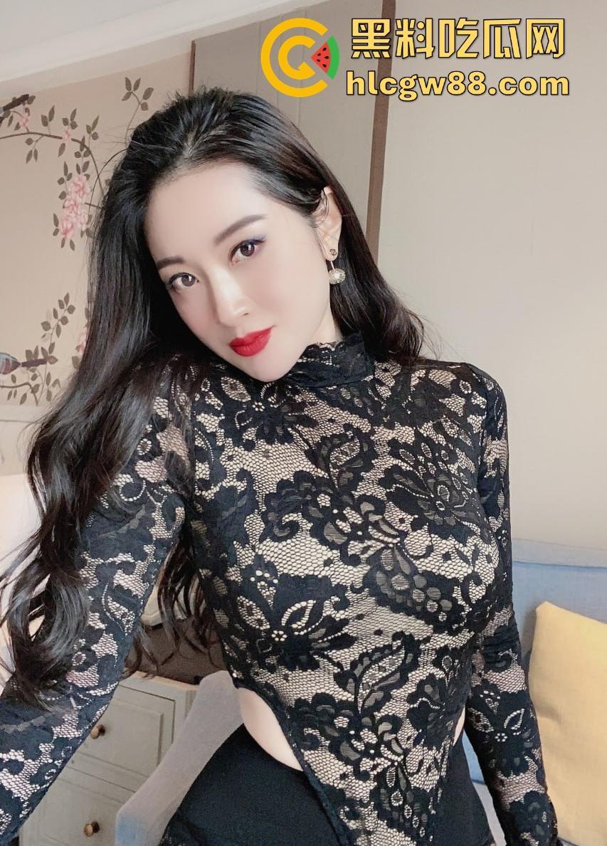 骚货人妻大胆做爱，高楼层 开窗帘让人欣赏，女的还挺主动的一直是骑乘位，看得人心痒痒！