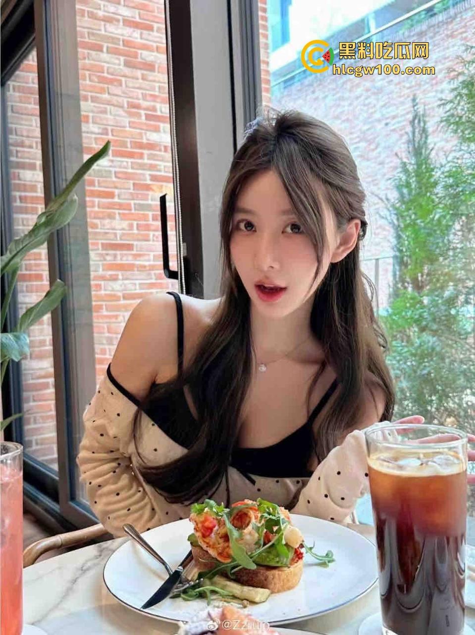 杭州舞蹈校花【王欣然】被两兄弟疯狂玩弄，肛塞尾巴买太大直接搞疼校花，妹子无奈喊换个小点的！