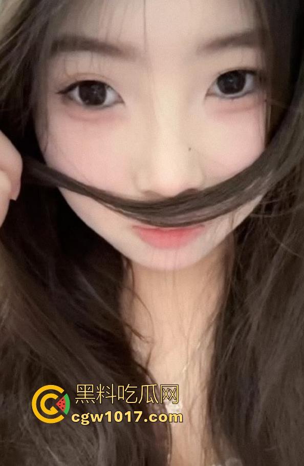 湖南师范大学微胖学姐【张星语】裸聊视频曝光，甜美脸蛋逆天豪乳白嫩诱人，纤手扣穴自慰白浆流淌！