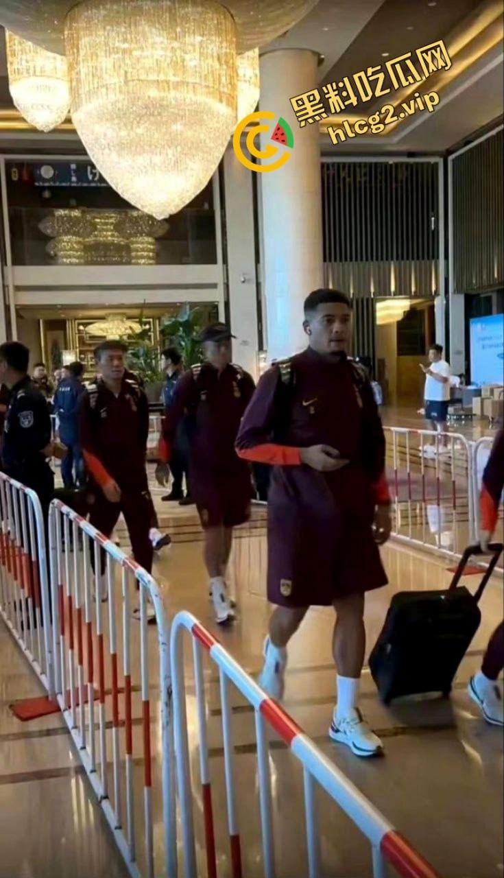 国足零蛋凯旋 “射门无力 购物给力” 惨输七球 仍能笑对人生