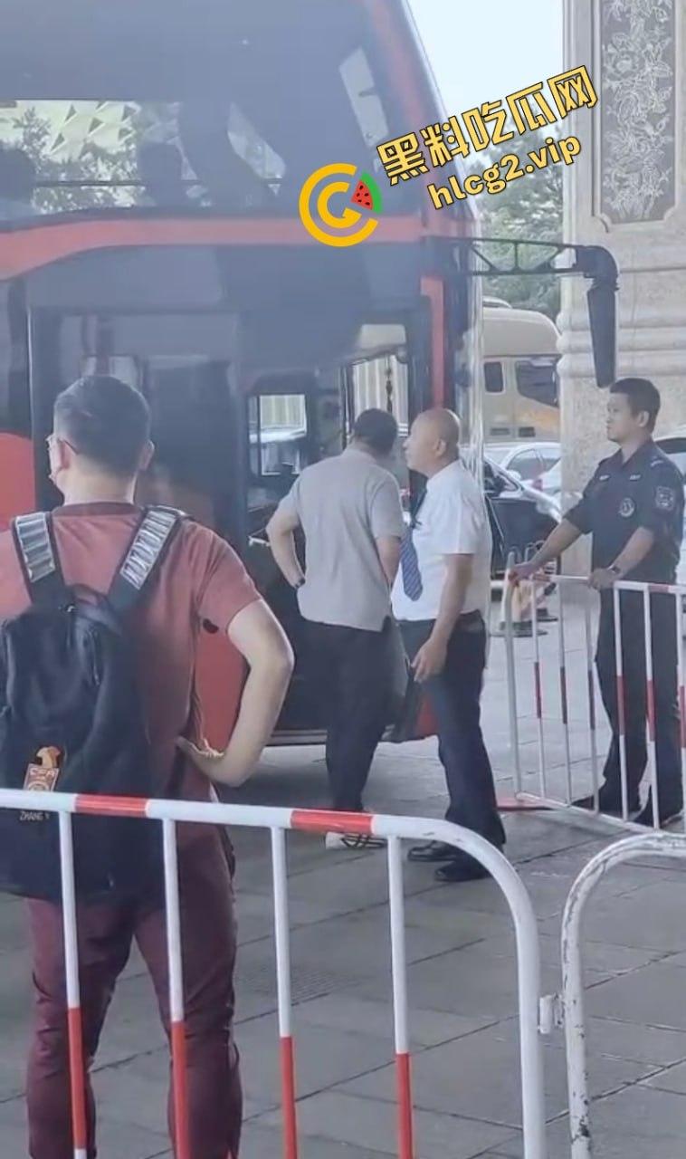 国足零蛋凯旋 “射门无力 购物给力” 惨输七球 仍能笑对人生