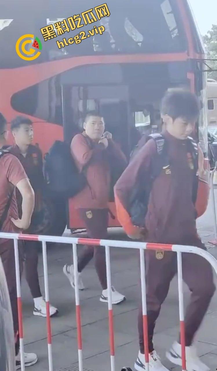 国足零蛋凯旋 “射门无力 购物给力” 惨输七球 仍能笑对人生