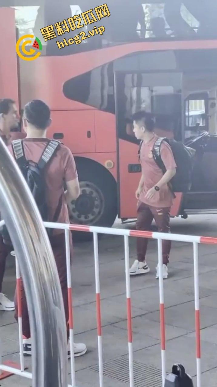 国足零蛋凯旋 “射门无力 购物给力” 惨输七球 仍能笑对人生