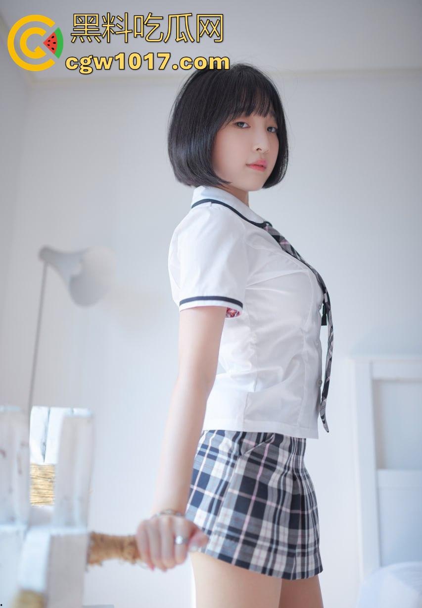 湖南师范大学宿舍角落小情侣偷情，我扣你的逼 你撸我的鸡，激情四射啊！熟悉的角落，熟悉的人，熟悉的动作！