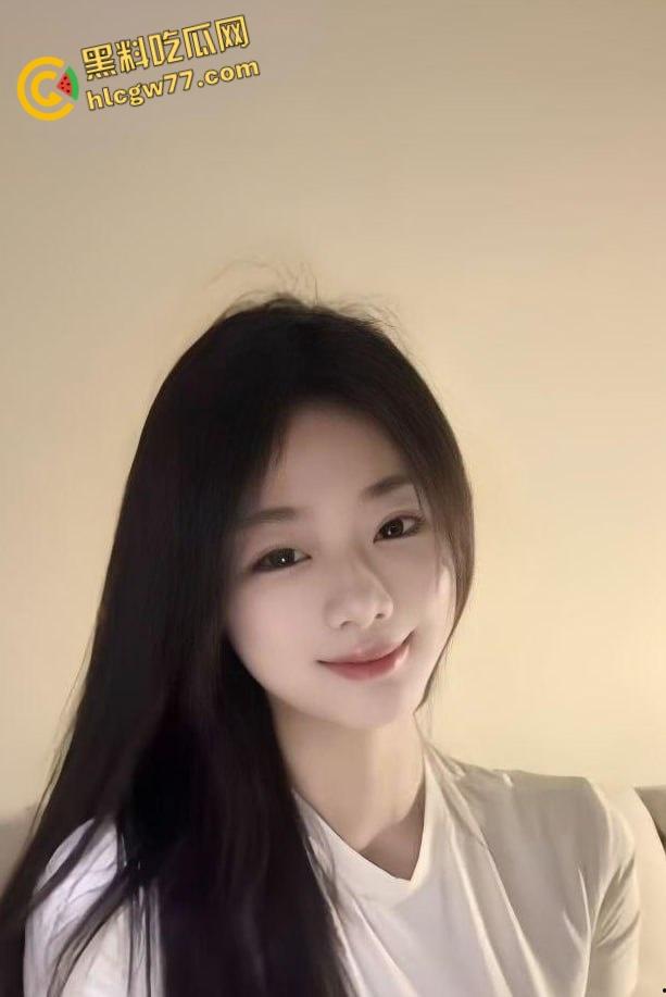 抖音【ibb】火辣写真炸屏!纹身尤物揉胸老头衫,翘臀浪叫骚翻全网!