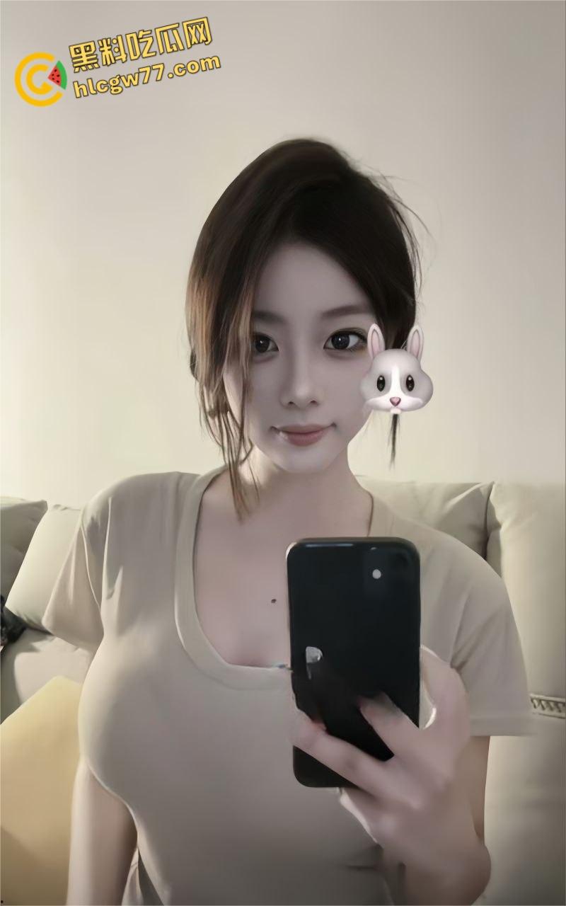 抖音【ibb】火辣写真炸屏!纹身尤物揉胸老头衫,翘臀浪叫骚翻全网!