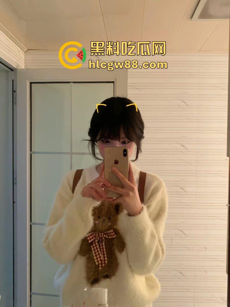 云南大理清纯嫩妹【谢佳怡】绿帽男友贡献淫妻给处男兄弟操，楼梯上全力冲刺后怼白臀嫩穴！