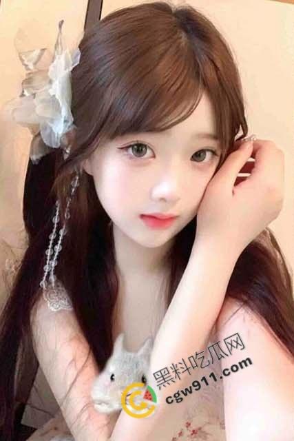 海角达人:趁姐姐熟睡弟弟偷偷插入了姐姐的蜜穴,大胆的弟弟与诱人姐姐的秘密