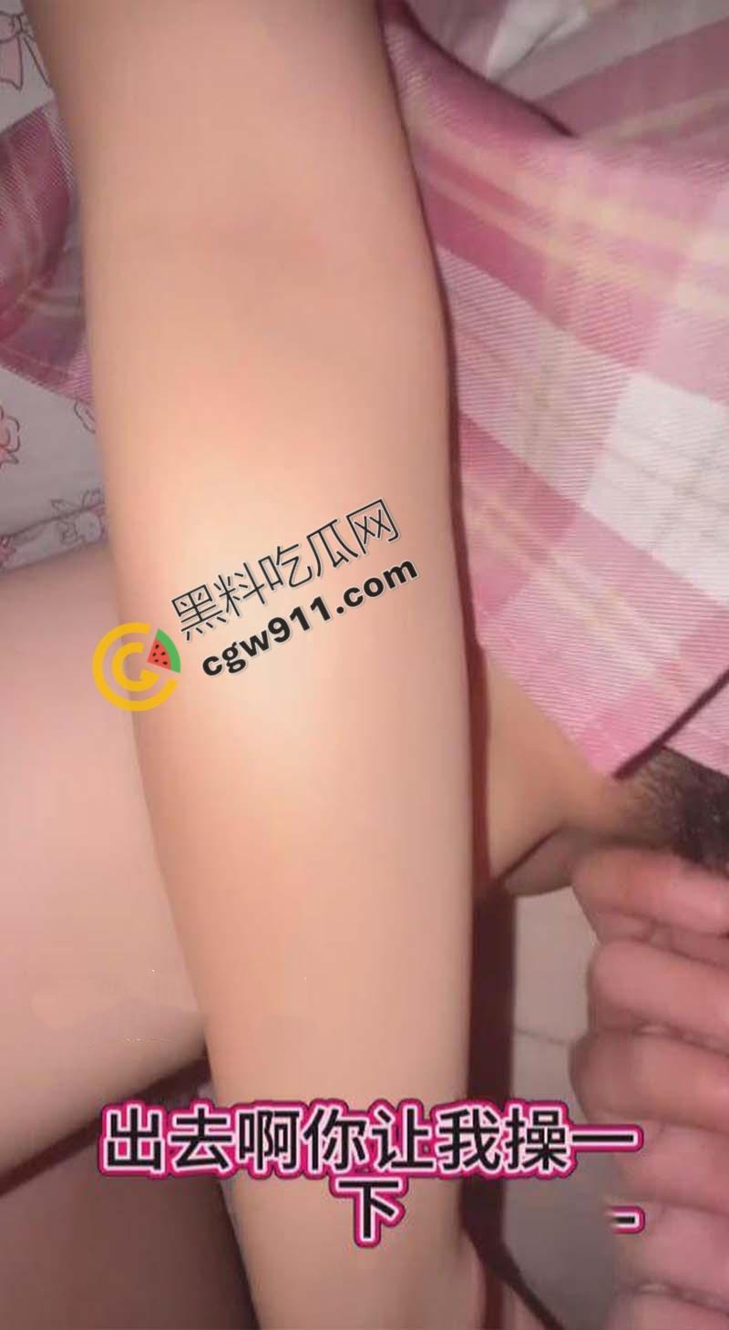 海角达人:趁姐姐熟睡弟弟偷偷插入了姐姐的蜜穴,大胆的弟弟与诱人姐姐的秘密