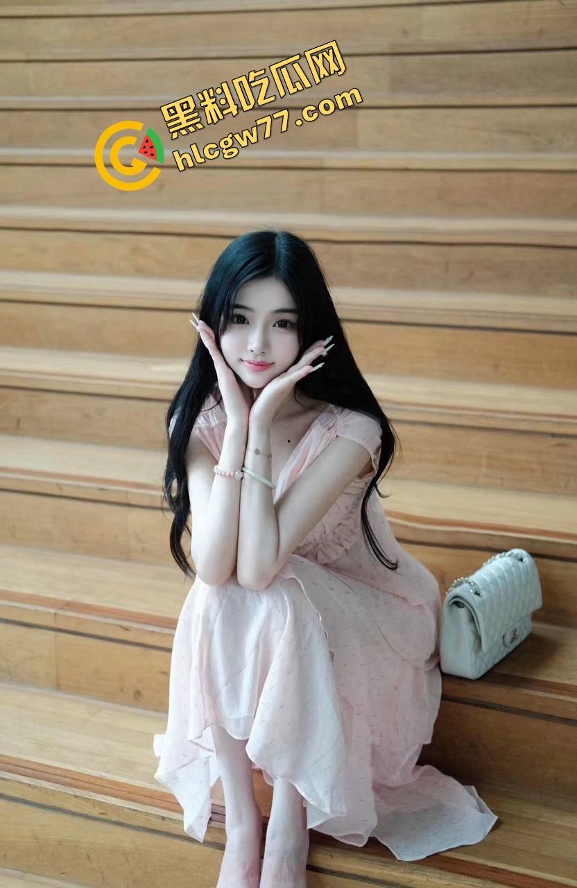 绿帽男爆料自家骚妻,19cm鸡巴酒店房内狂操暴露母狗本性,腿张成M型爽到抽搐!