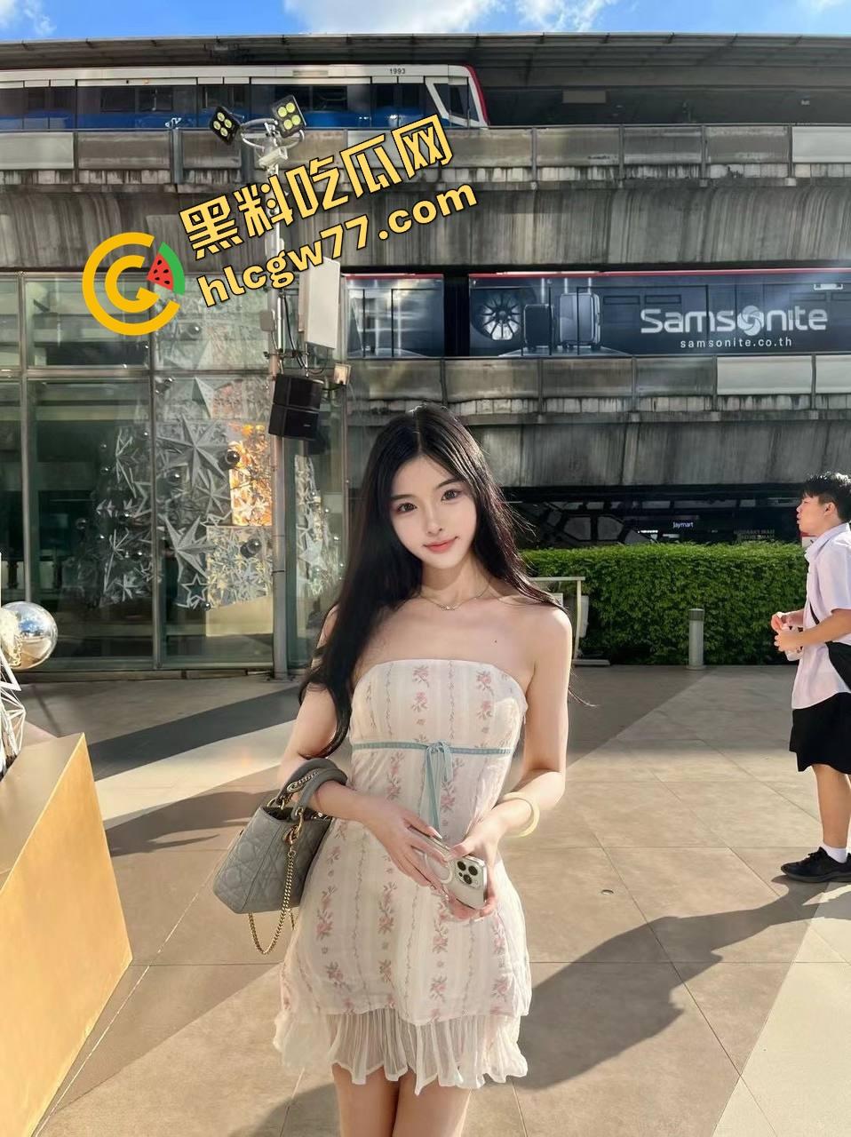 绿帽男爆料自家骚妻,19cm鸡巴酒店房内狂操暴露母狗本性,腿张成M型爽到抽搐!