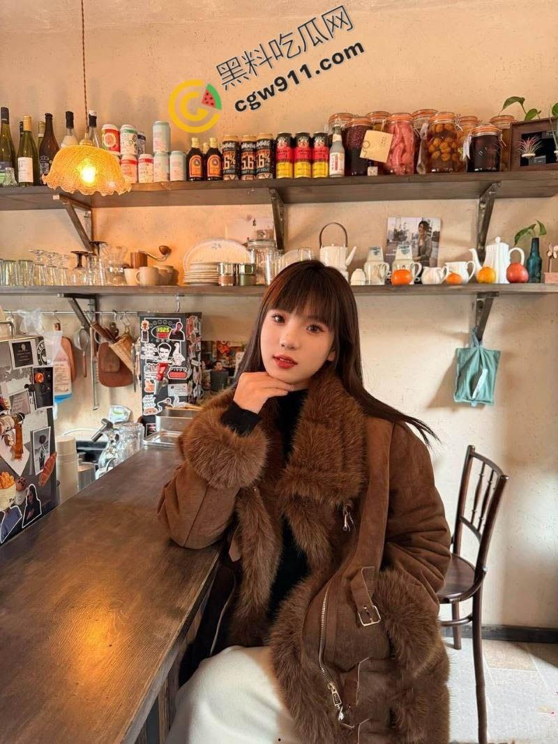 深圳女神【徐娇娇】被爆不雅视频,骚穴遭大鸡巴暴力抽插,淫荡胃口大开,荡妇行为引争议