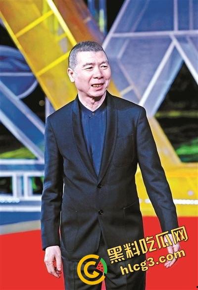 湖南株洲大街惊现冯小刚耍大牌事件,粉丝手机被打掉,热屁股贴冷板凳!