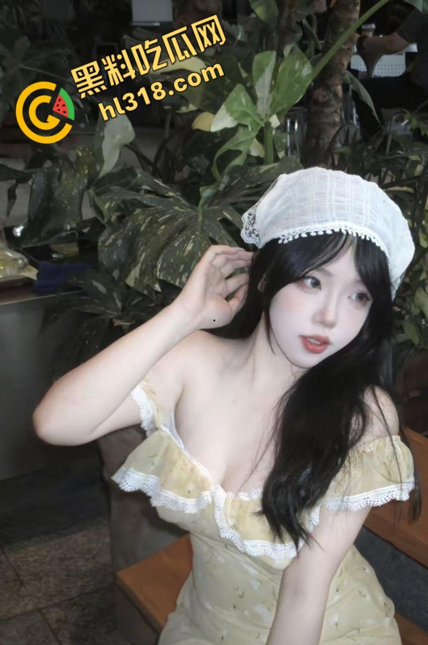 安徽艺术学院白嫩学生妹【胡沁怡】,性感自拍 前凸后翘身材超极品,这蜜桃臀后入起来一定很带劲 !