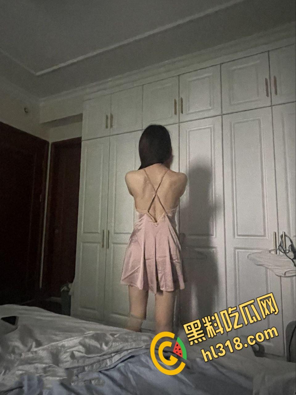 广西南宁极品模特【吴佳琪】,清纯反差性感身材,情趣黑丝翘着屁股口交,无套后入淫叫不止!