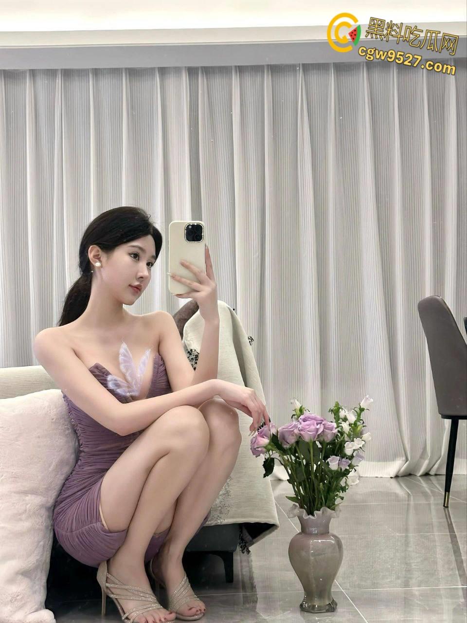 送姐姐回家,火车上大胆全裸车震,厕所到卧铺各种姿势爆操小骚逼,最后高潮喷水湿了一大片床单!