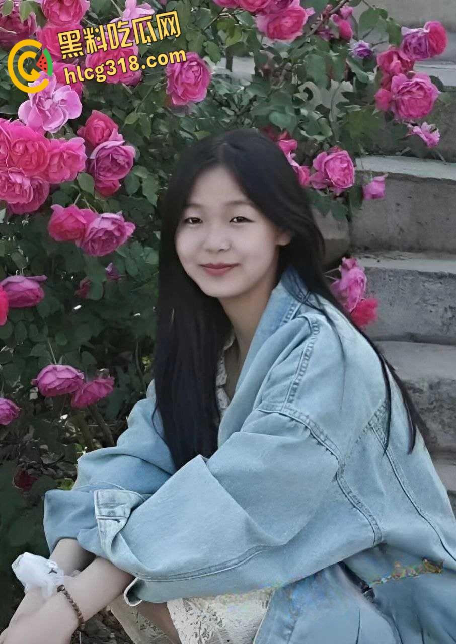 惠州卫生职业【谢楚婷】,暑假跟男同学玩调教,教学楼内露出骚拍真欠操!