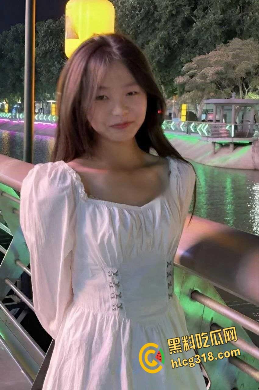 惠州卫生职业【谢楚婷】,暑假跟男同学玩调教,教学楼内露出骚拍真欠操!