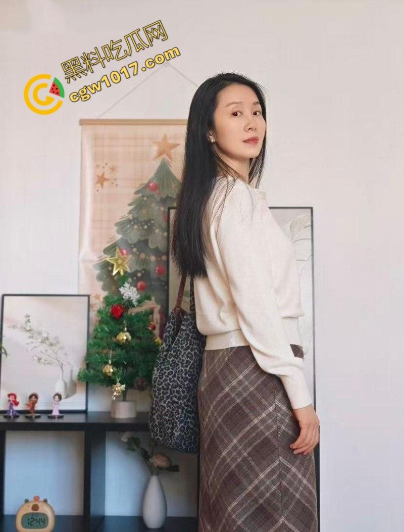 乱伦大神爆操会喷水的大胸嫂子, 肥臀露逼乱摇,野性至极,美艳嫂子呻吟尖叫,娇躯颤抖,欲仙欲死!