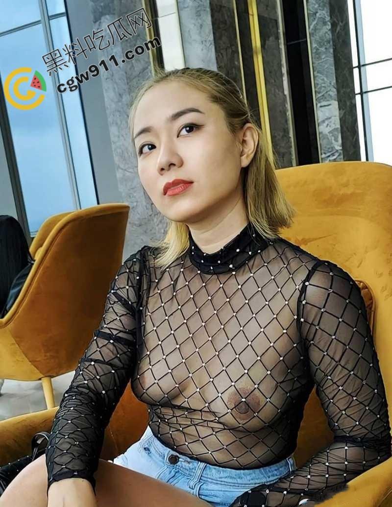 湖南人妻【黄小桃】的大胆暴露挑逗!真空逛街,夹着肛塞大胆露穴,寻求刺激后被爆操