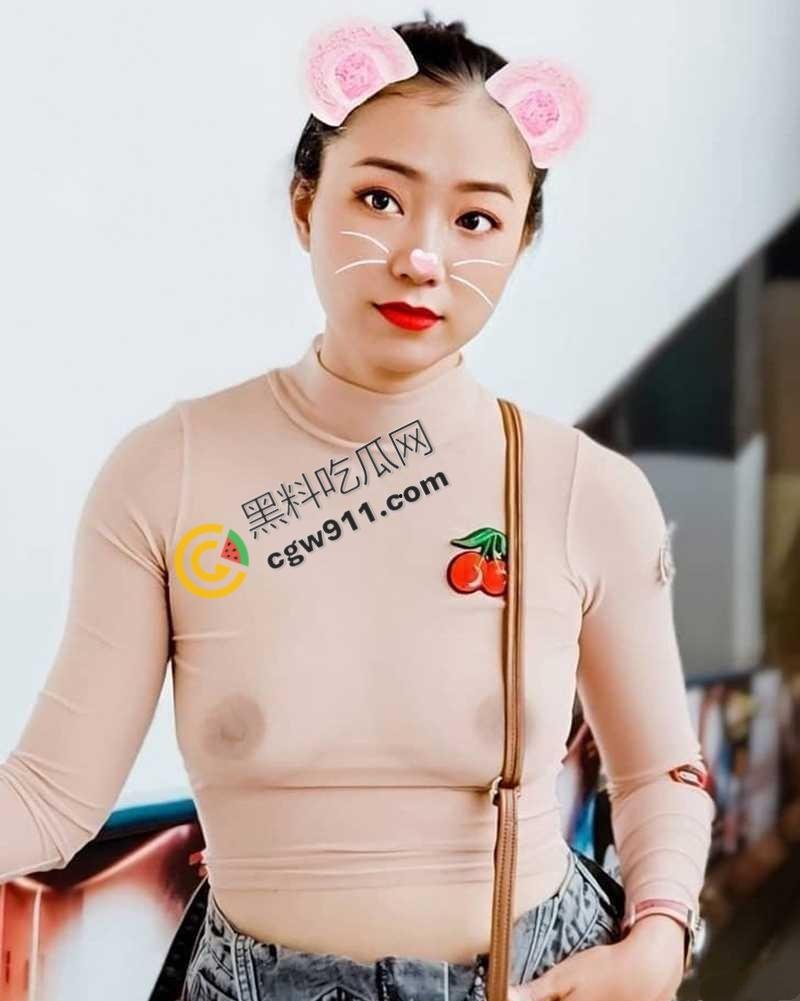 湖南人妻【黄小桃】的大胆暴露挑逗!真空逛街,夹着肛塞大胆露穴,寻求刺激后被爆操