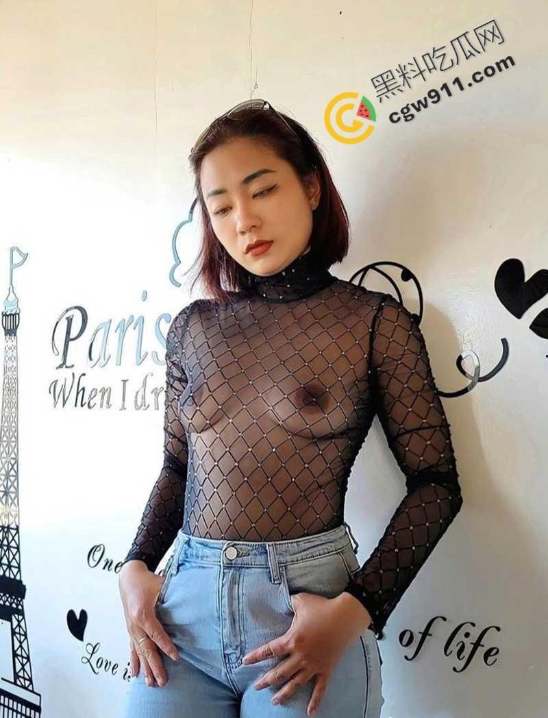 湖南人妻【黄小桃】的大胆暴露挑逗!真空逛街,夹着肛塞大胆露穴,寻求刺激后被爆操