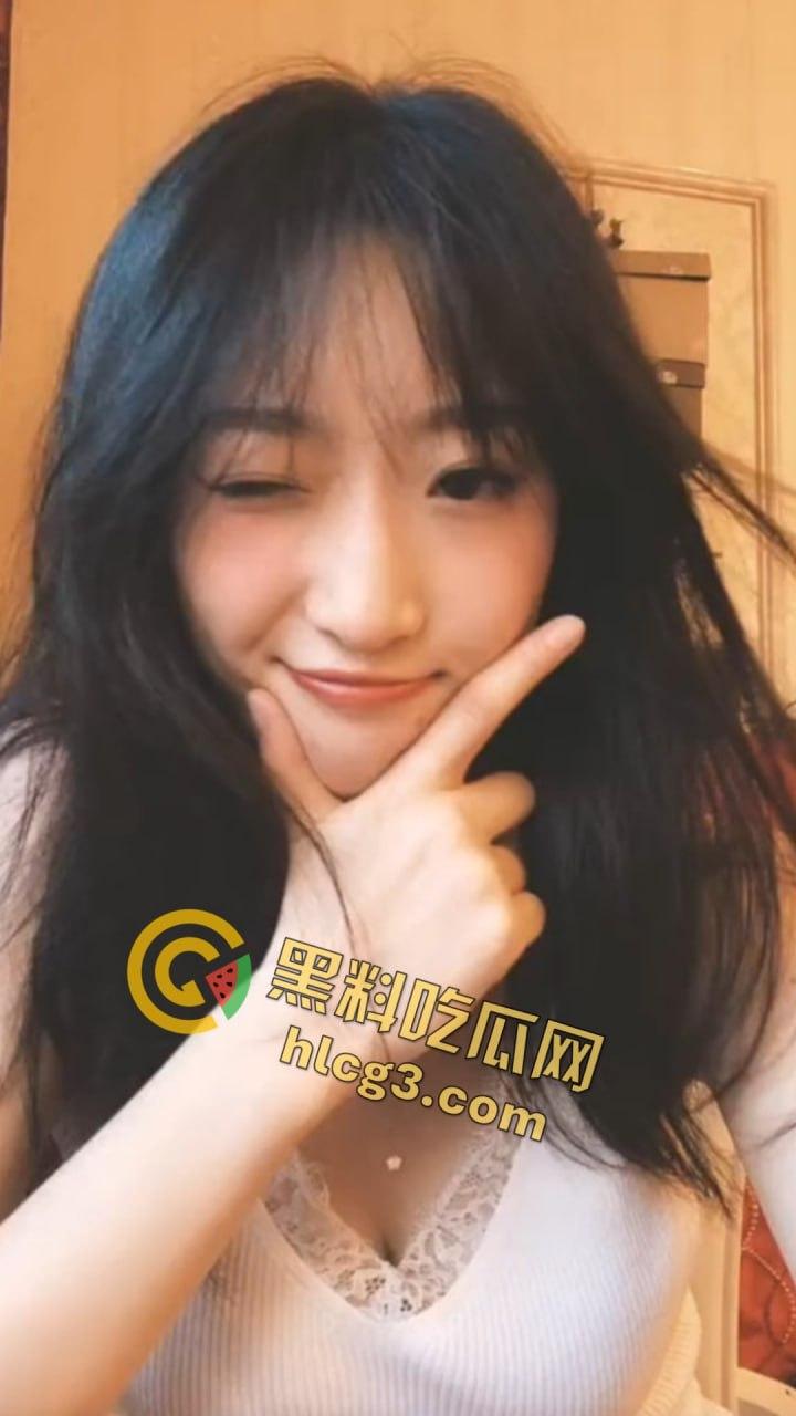 抖音网红『只有鱼刺』真空激凸舞蹈视频流出!长腿眼镜婊激情热舞乳头清晰可见!