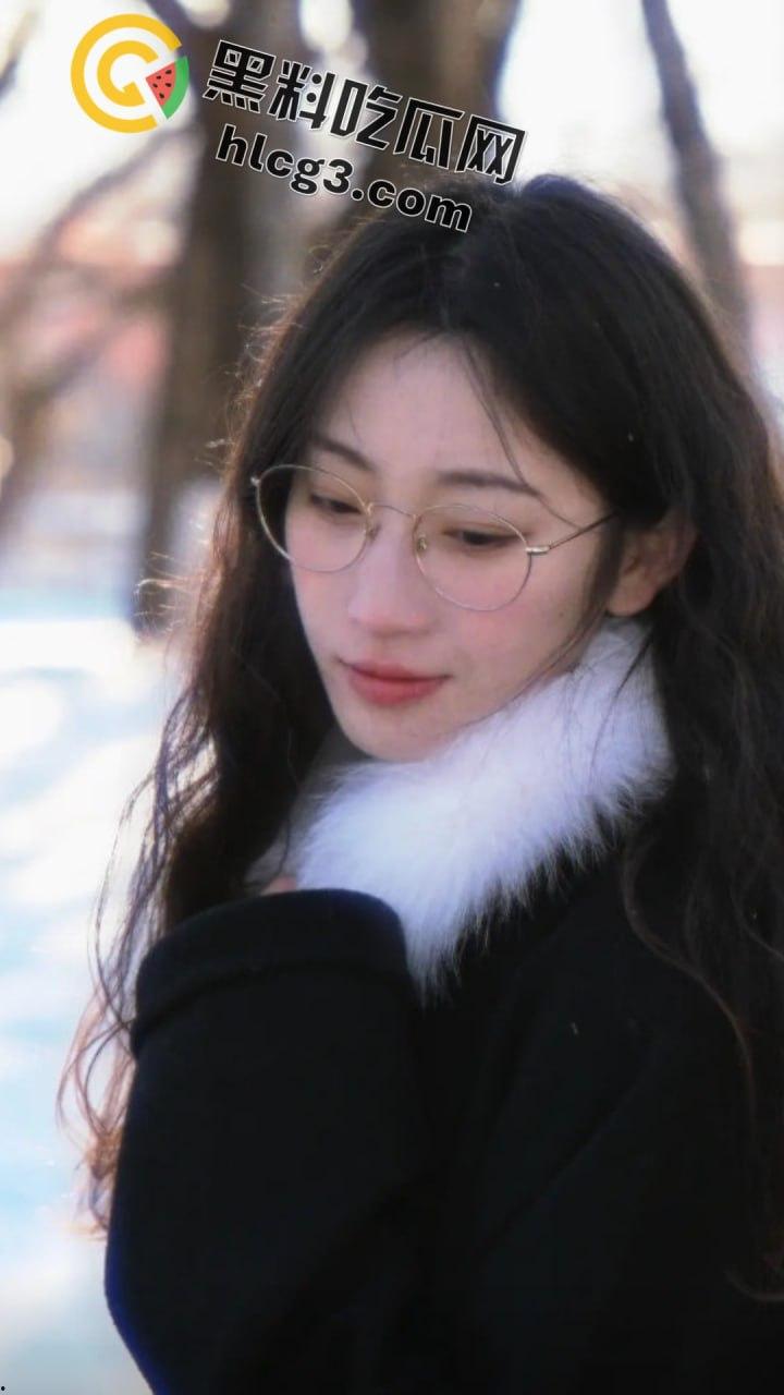 抖音网红『只有鱼刺』真空激凸舞蹈视频流出!长腿眼镜婊激情热舞乳头清晰可见!