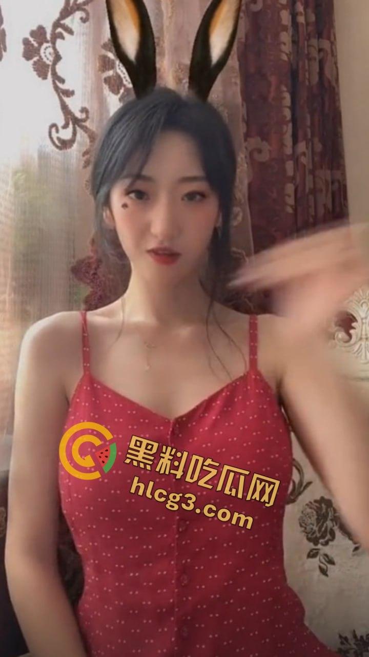 抖音网红『只有鱼刺』真空激凸舞蹈视频流出!长腿眼镜婊激情热舞乳头清晰可见!