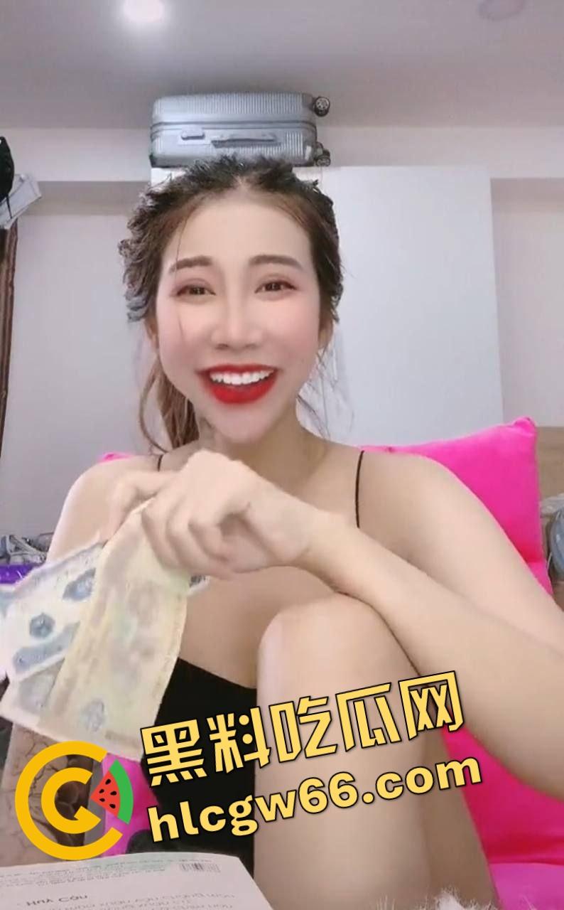 东南亚KTV真实疯批现场,乌烟瘴气全场开K,女的脱光裸舞,男的边吸边操,电影诚不欺我!