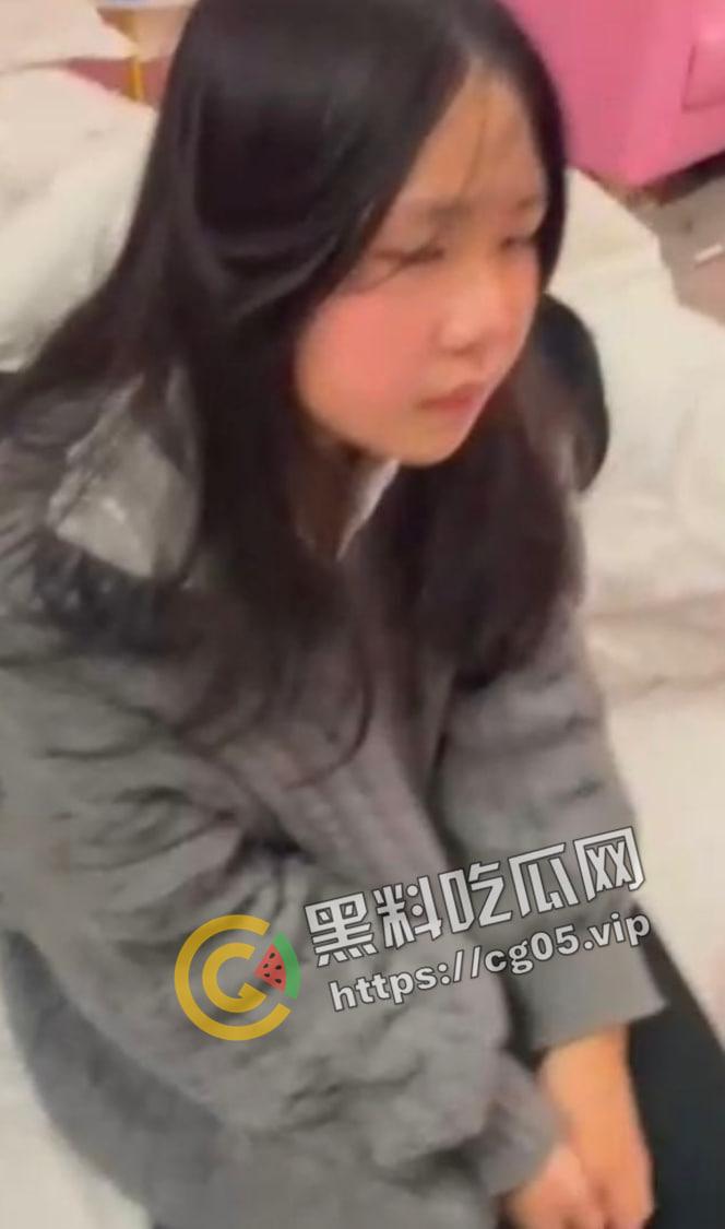 江苏无锡霸凌事件！让女孩脱光衣服检查 还强迫去和自己的叔叔做爱 一群小畜生 现场画面流出
