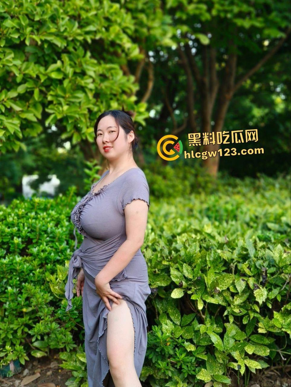 风韵犹存熟女阿姨自愿被小伙无套内射，射进来还说没问题不会怀孕的！