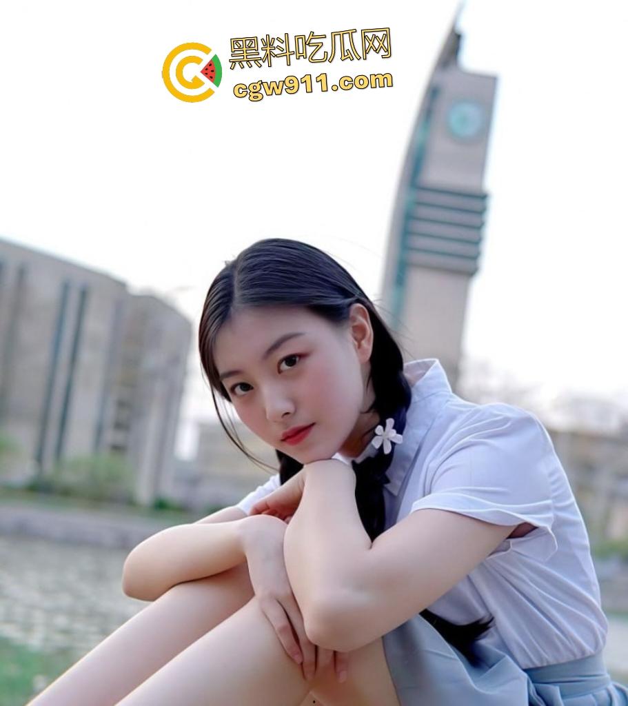 南职大骚货【温琪瑶】吃鸡狂魔！手机刺激战场，床上做爱战场吞鸡巴如饥似渴，男友叫舍友双洞齐插！