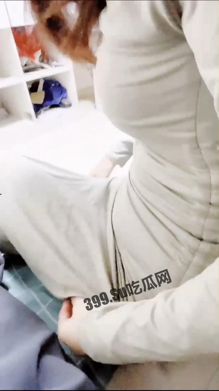 海角大神『强奸少妇邻居』爆款新作 - 在美女邻居儿子面前操他妈妈