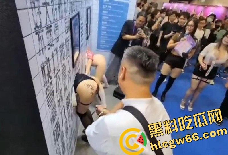 台湾成人博览会2025现场开放SM互动,女优撅臀任抽打当肉便器,屁股写淫字让观众轮番狂抽!