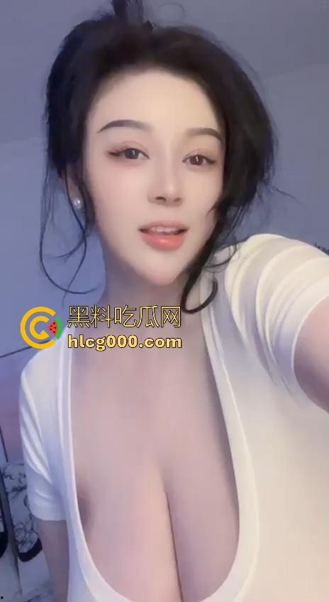 实话说面对这样大奶的防守可能撑不过5分钟！巨乳肥臀，顶级的S型身材，到底是谁在操这种逼啊！