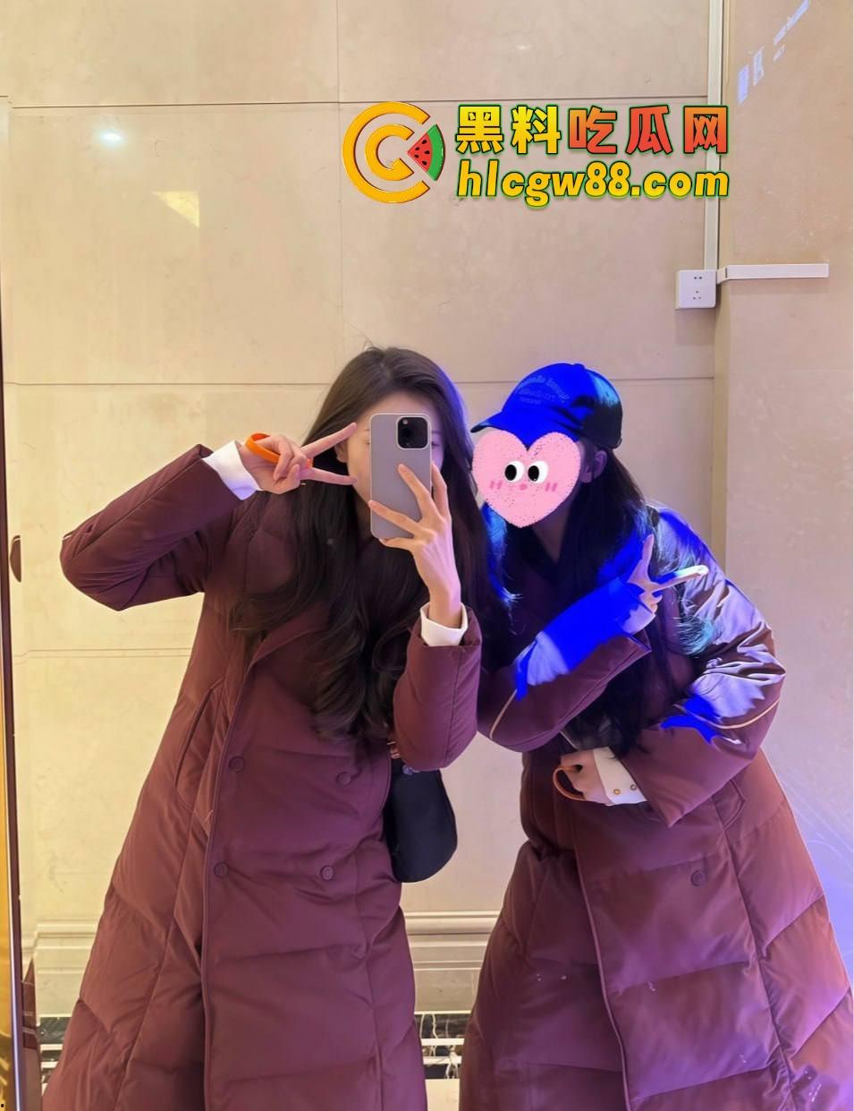 南航空姐『李梅』被大佬调教成空中性奴,飞行前真空服务顾客,航程中厕所抠逼自慰,下机还要穿制服接着干!