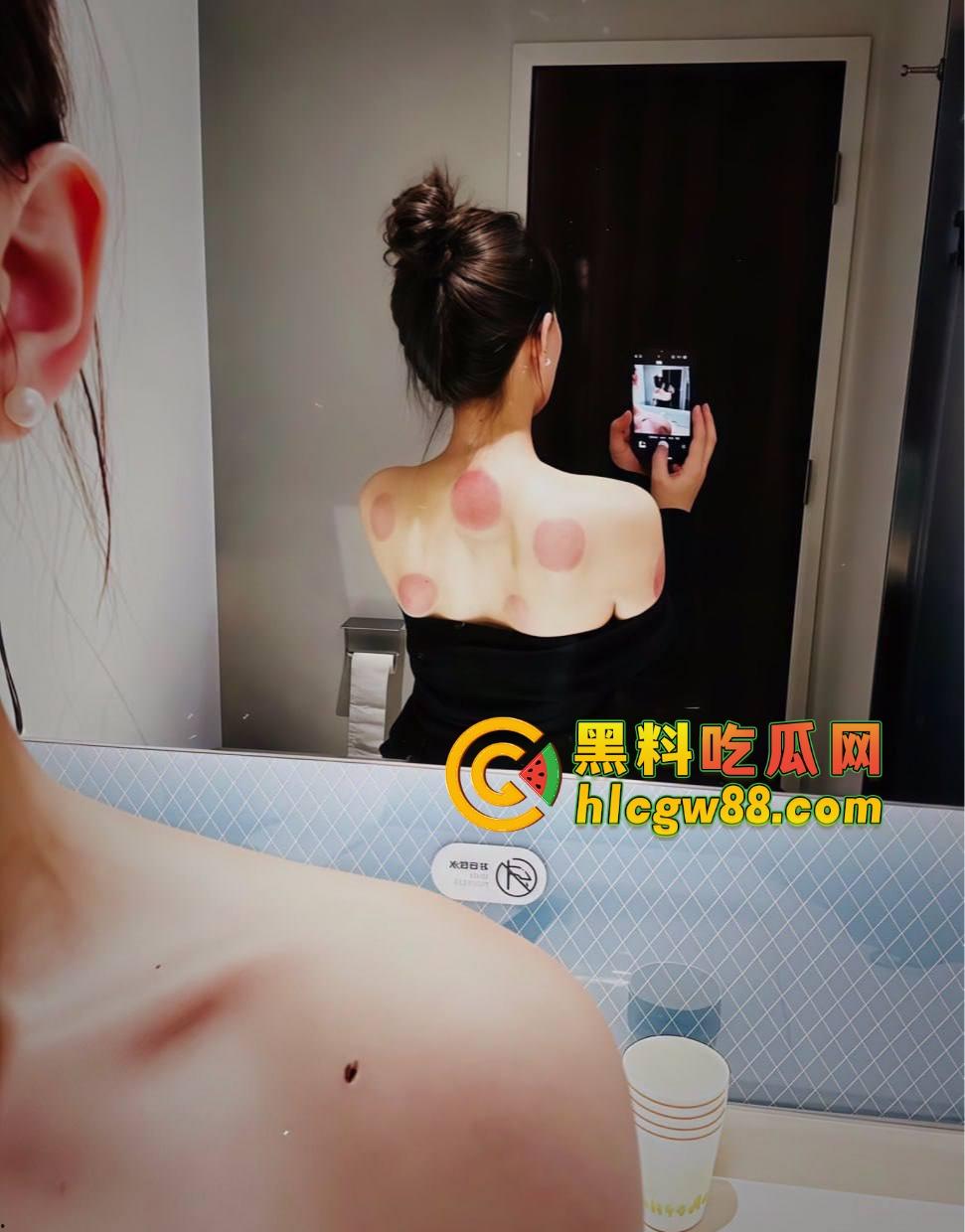 南航空姐『李梅』被大佬调教成空中性奴,飞行前真空服务顾客,航程中厕所抠逼自慰,下机还要穿制服接着干!