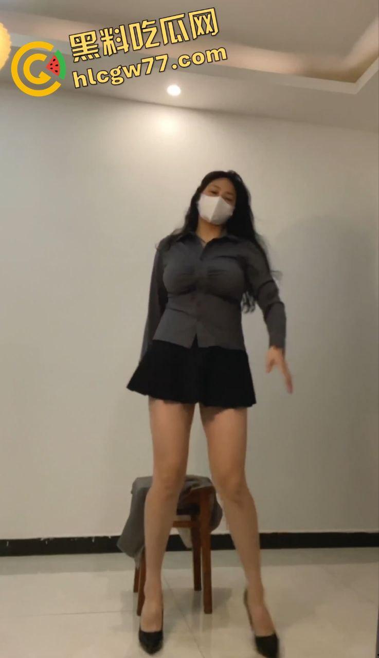 表姐骚片直怼上司，情趣制服露脸给表弟看，这是升职还是乱伦局？